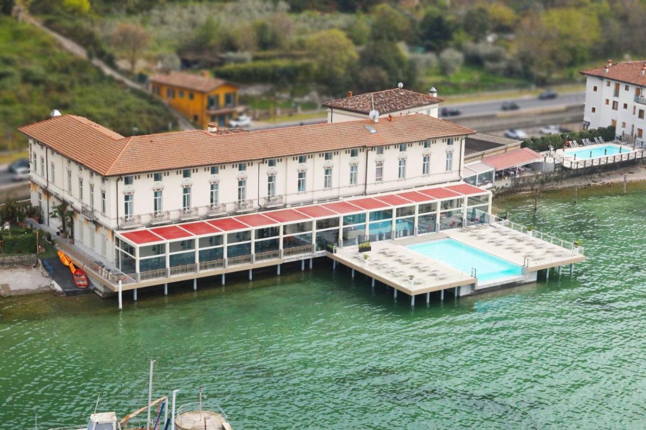 Araba Fenice Hotel Iseo Exterior photo