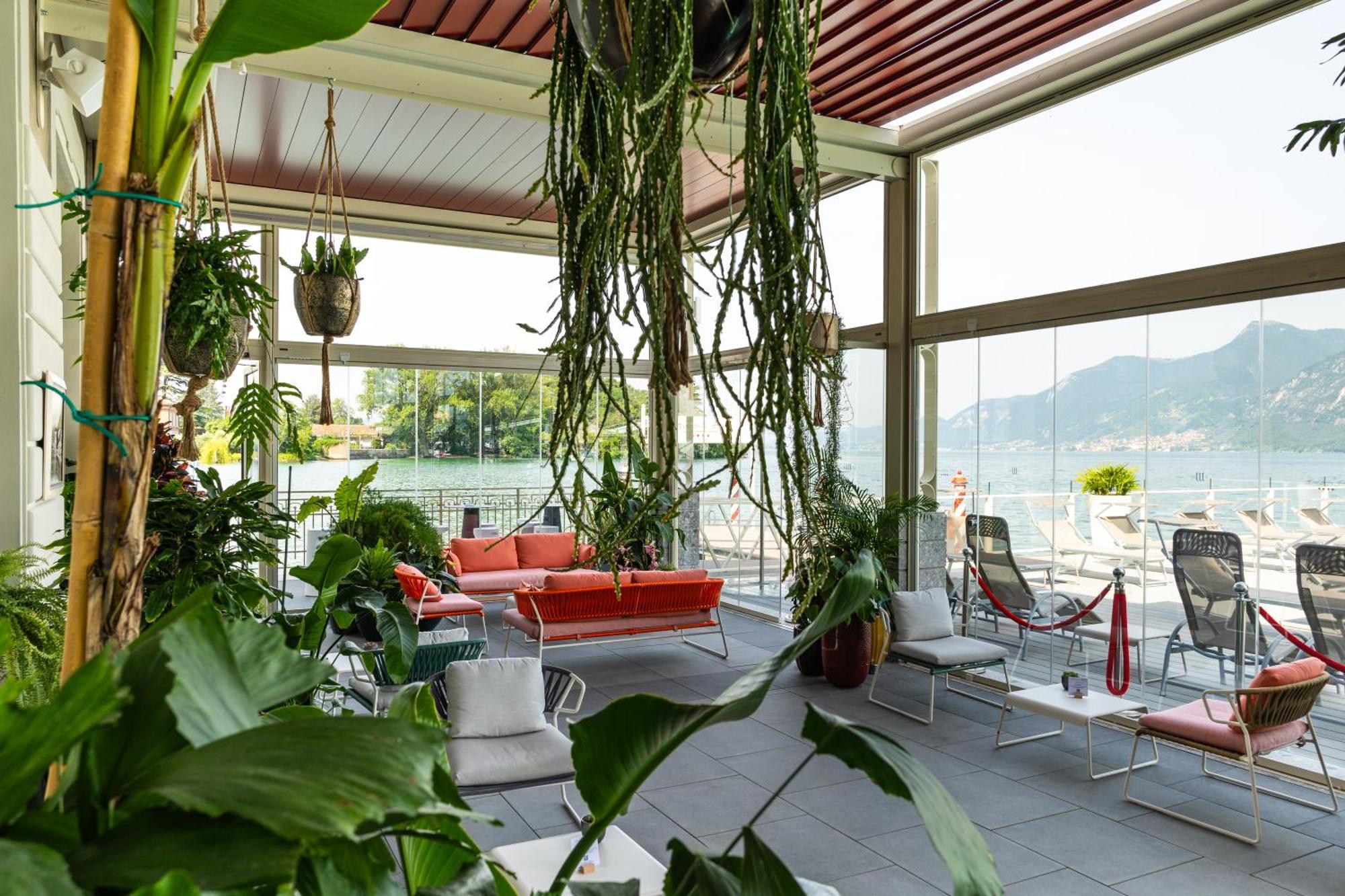Araba Fenice Hotel Iseo Exterior photo
