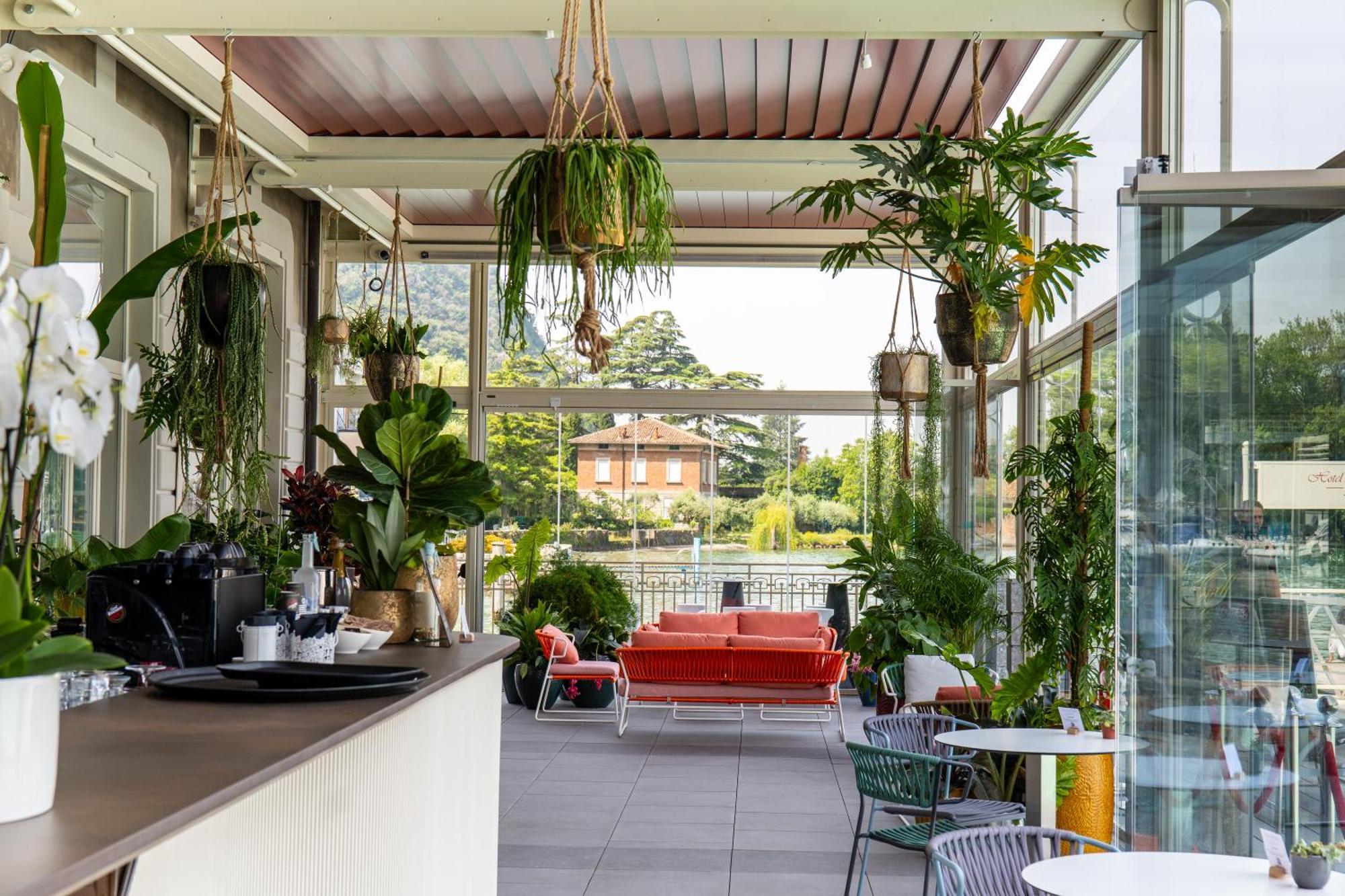 Araba Fenice Hotel Iseo Exterior photo