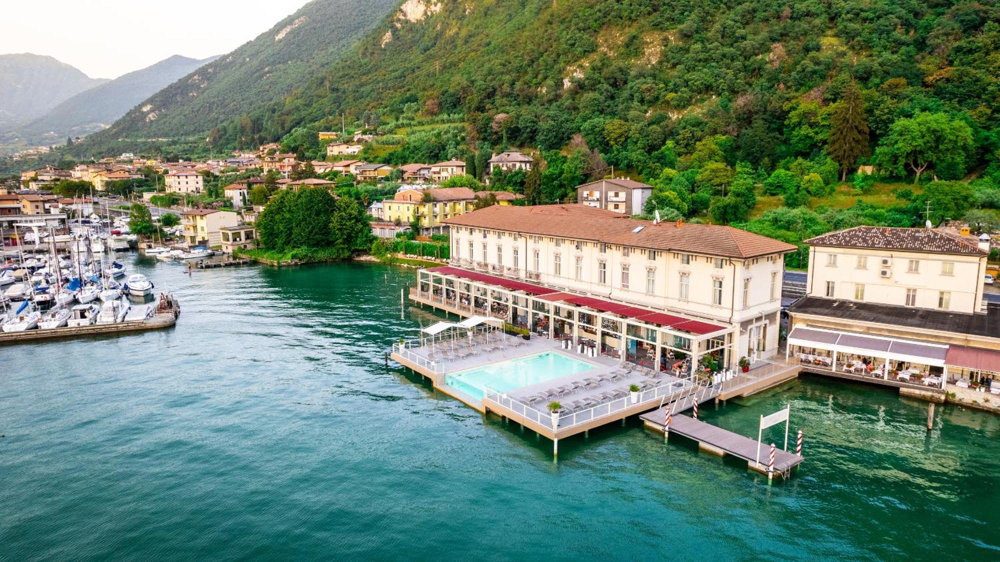 Araba Fenice Hotel Iseo Exterior photo