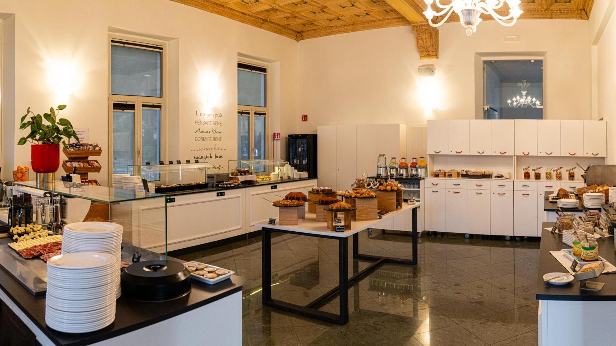Araba Fenice Hotel Iseo Exterior photo