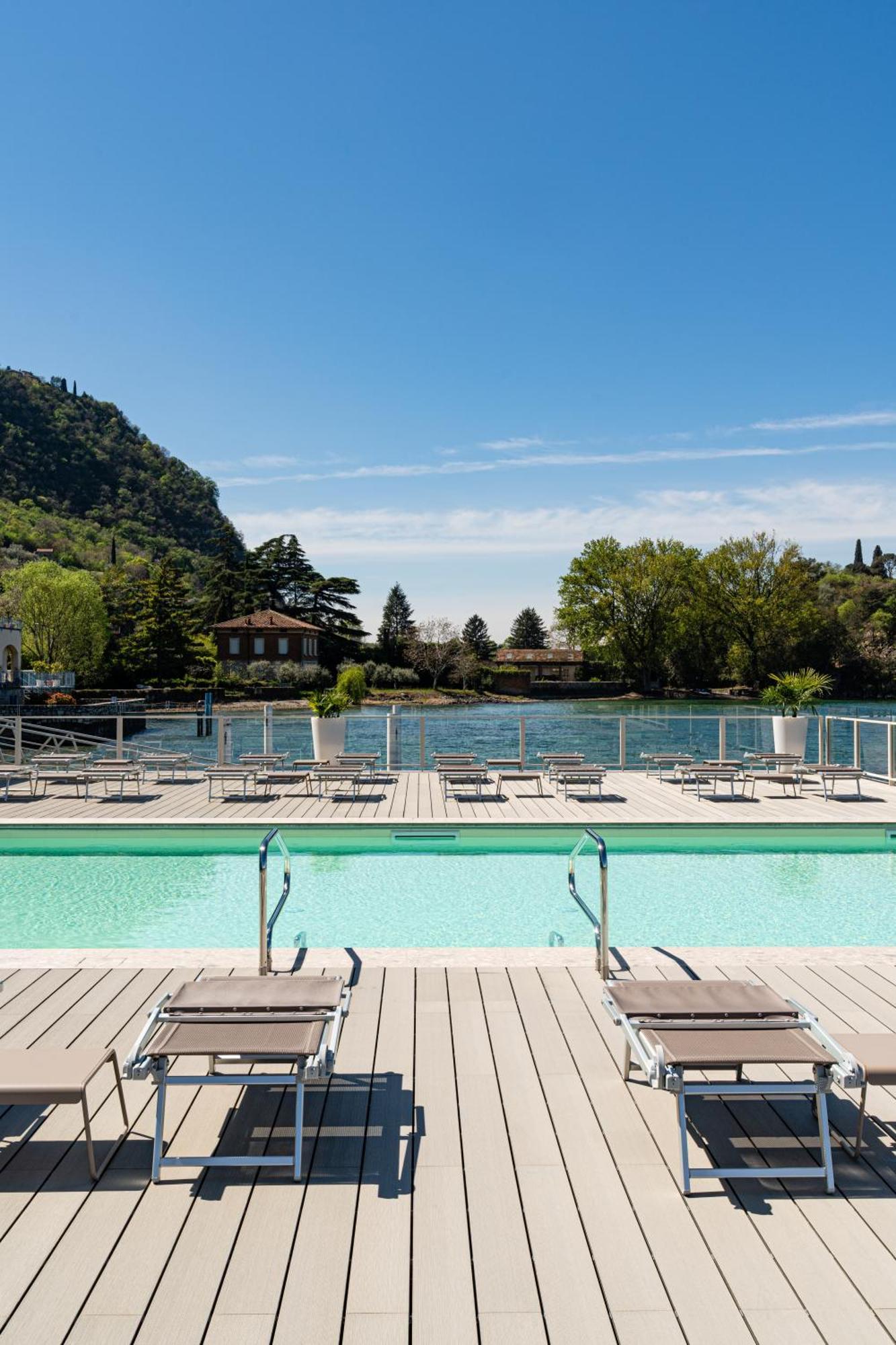 Araba Fenice Hotel Iseo Exterior photo